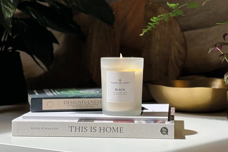 Signature Scented Candle Black - image 2